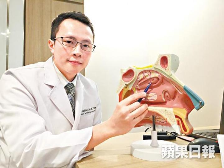鍾耀基醫生指口腔內的細菌長遠可形成口臭。何家朗攝 鍾耀基醫生指口腔內的細菌長遠可形成口臭。何家朗攝