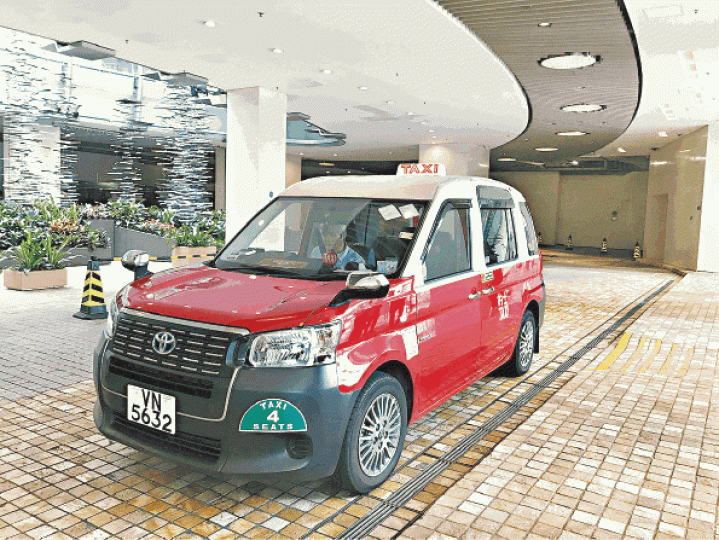 混能的士車價約32萬元。皇冠汽車提供圖片 混能的士車價約32萬元。皇冠汽車提供圖片