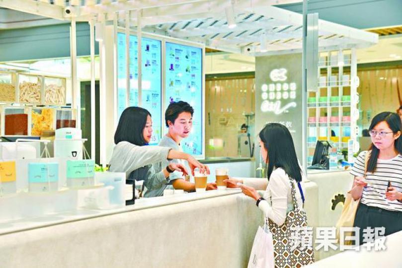 每店均設有米水吧,負責沖調的店長是Bartender出身,將調酒概念結合米水茶飲。 每店均設有米水吧,負責沖調的店長是Bartender出身,將調酒概念結合米水茶飲。