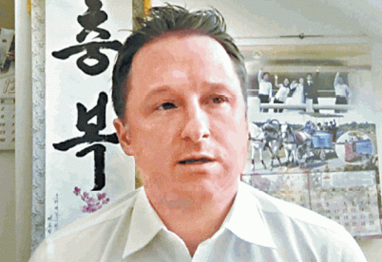 加拿大商人斯帕沃。前外交人員康明凱。 加拿大商人斯帕沃。前外交人員康明凱。