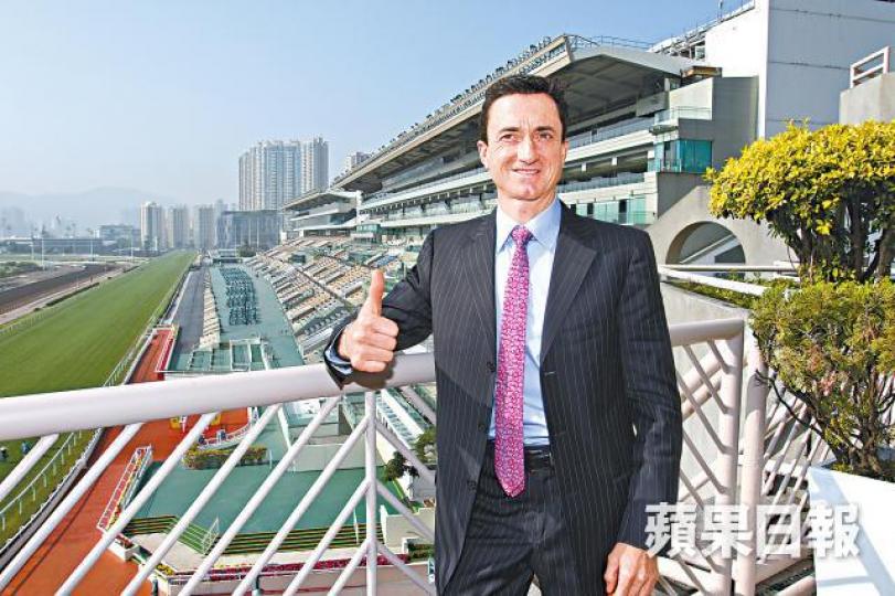 香港賽馬史上贏馬最多的騎師韋達,昨日在記者會正式宣佈掛靴,下季轉任練馬師。陳偉賢攝1997年,仍為新人的韋達策騎「倫敦新聞」勝出女皇盃。 香港賽馬史上贏馬最多的騎師韋達,昨日在記者會正式宣佈掛靴,下季轉任練馬師。陳偉賢攝1997年,仍為新人的韋達策騎「倫敦新聞」勝出女皇盃。