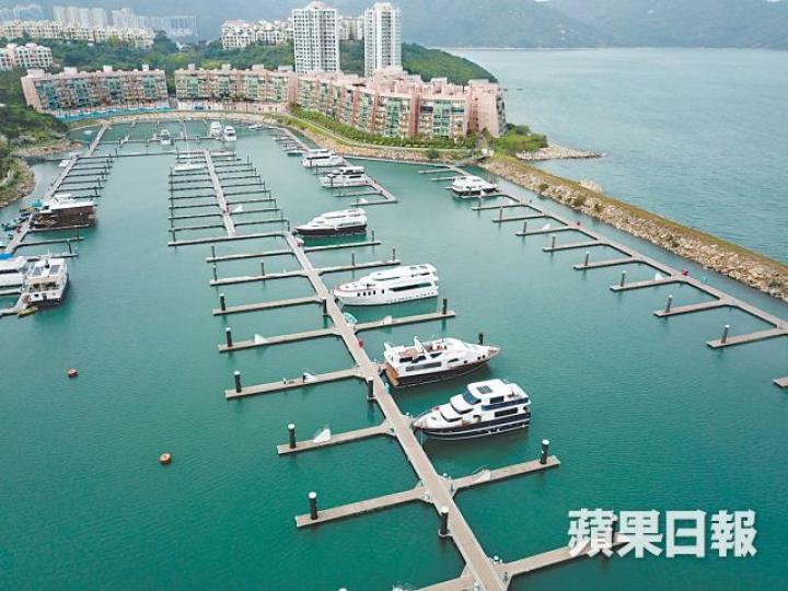 自遊艇會逼走船主後,愉景灣現時僅餘小量船隻。 自遊艇會逼走船主後,愉景灣現時僅餘小量船隻。