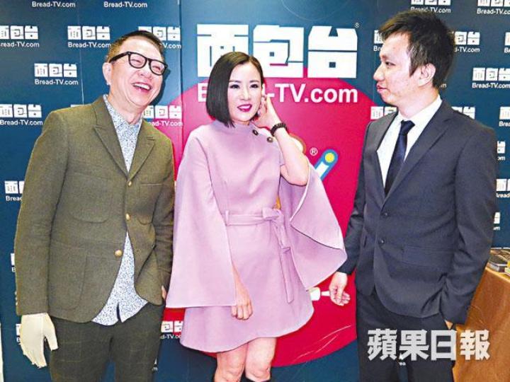 張文慈昨日和舊同事葉家寶(左)及黃守東大談昔日趣事。 張文慈昨日和舊同事葉家寶(左)及黃守東大談昔日趣事。