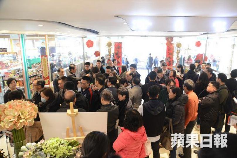 逸瓏灣8昨售出174伙。何耀勤攝 逸瓏灣8昨售出174伙。何耀勤攝