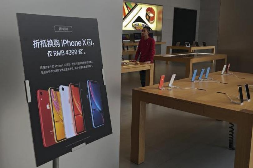 內地iPhone出貨量前年第四季的1,400萬部,減少至去年第四季的1,090萬部。資料圖片 內地iPhone出貨量前年第四季的1,400萬部,減少至去年第四季的1,090萬部。資料圖片