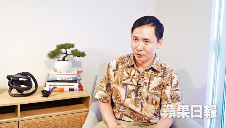Adam稱由中國滙款逾萬美元到美國置業,銀行會滙報稅務局。有指夏威夷的檀香山樓價要不吃不喝8.6年才可上車。夏威夷兩房入場版公寓,定價約500萬港元。夏威夷 Adam稱由中國滙款逾萬美元到美國置業,銀行會滙報稅務局。有指夏威夷的檀香山樓價要不吃不喝8.6年才可上車。夏威夷兩房入場版公寓,定價約500萬港元。夏威夷