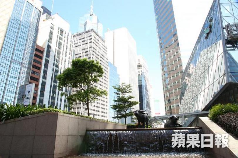 熊仔繼續熱賣,27600至28100街貨全線上揚,期結前會否再衝高殺熊? 資料圖片 熊仔繼續熱賣,27600至28100街貨全線上揚,期結前會否再衝高殺熊? 資料圖片