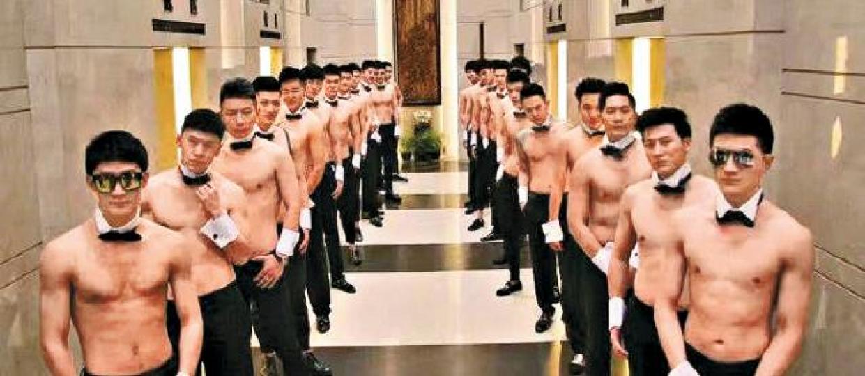 白馬會所的男公關身高最少1.8米,要有身材及帥氣。 互聯網 白馬會所的男公關身高最少1.8米,要有身材及帥氣。 互聯網