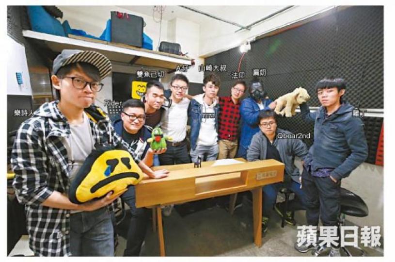 高登音樂台開台年半,團隊繼續開枝散葉,目前忙於拍宣傳片招賢納才。負責唱歌的漏奶戴面具受訪,不失「膠」味。音樂總監法印先將歌曲拆解,加入適當樂器伴奏,過程大概需時一、兩星期。「明日大嶼」惹來全城爭議,填詞人樂詩人從王傑《幾分傷心幾分痴》首句「哭泣聲絕無意義」聯想起近音異字「啜毛姨姨」,由此改寫全曲。《香港早抖》曲線盡顯港人面對颱風「山竹」仍心繫工作的精神,網民奉為神曲。音樂台2017年把李彩華經典金曲《你唔愛我喇》改成《你唔拜我喇》,還邀李彩華與巴打合唱。 高登音樂台開台年半,團隊繼續開枝散葉,目前忙於拍宣傳片招賢納才。負責唱歌的漏奶戴面具受訪,不失「膠」味。音樂總監法印先將歌曲拆解,加入適當樂器伴奏,過程大概需時一、兩星期。「明日大嶼」惹來全城爭議,填詞人樂詩人從王傑《幾分傷心幾分痴》首句「哭泣聲絕無意義」聯想起近音異字「啜毛姨姨」,由此改寫全曲。《香港早抖》曲線盡顯港人面對颱風「山竹」仍心繫工作的精神,網民奉為神曲。音樂台2017年把李彩華經典金曲《你唔愛我喇》改成《你唔拜我喇》,還邀李彩華與巴打合唱。