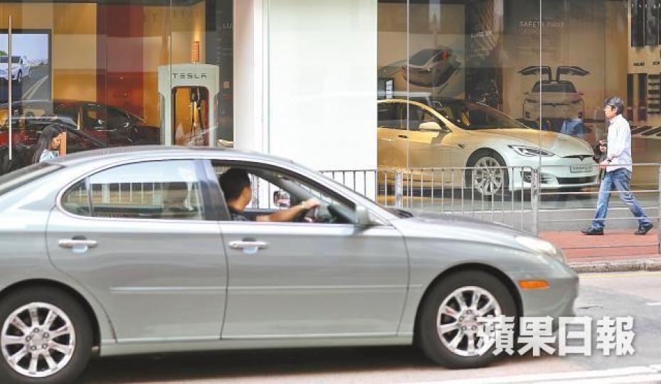 Tesla擬推一條龍服務，協助車主預約劏舊車。資料圖片