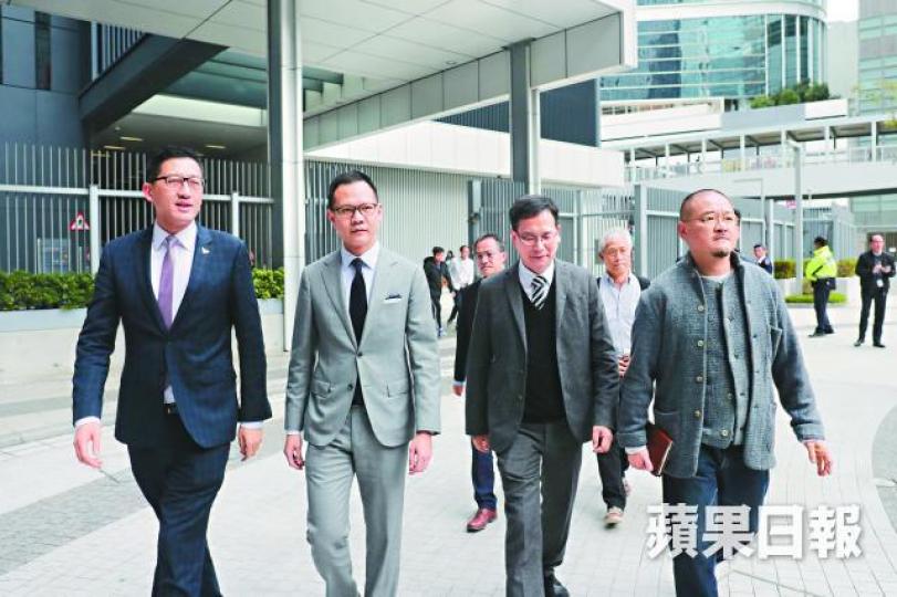 民主派議員昨晤林鄭,惟未能爭取擱置收緊長者綜援申請年齡。 民主派議員昨晤林鄭,惟未能爭取擱置收緊長者綜援申請年齡。