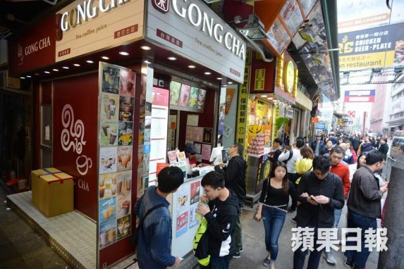 旺角登打士街貢茶面積108呎,月租9萬元,呎租達833元。何耀勤攝 旺角登打士街貢茶面積108呎,月租9萬元,呎租達833元。何耀勤攝