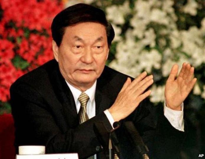 朱鎔基在1995年大刀闊斧改革,將財政部發行國債及央行直接買國債兩件事斬開,從此分為兩個山頭。互聯網圖片 朱鎔基在1995年大刀闊斧改革,將財政部發行國債及央行直接買國債兩件事斬開,從此分為兩個山頭。互聯網圖片