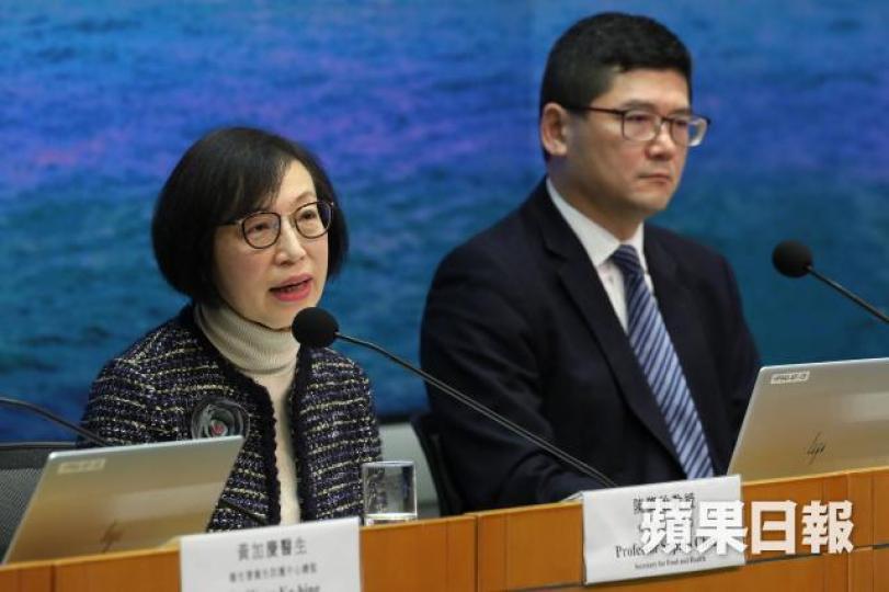 食衞局長陳肇始希望更多私家醫生包括中醫在農曆年期間開診，紓緩公院壓力。李家皓攝