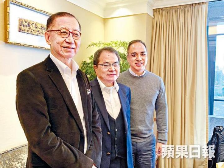 梁伯韜(中)指港股監管趨嚴令殼股活動停止;左為羅嘉瑞。 梁伯韜(中)指港股監管趨嚴令殼股活動停止;左為羅嘉瑞。