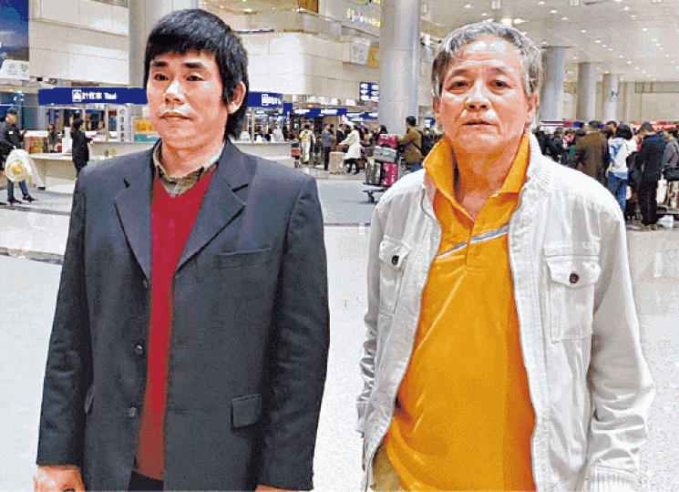 大陸異見人士劉興聯(右)和顏克芬,昨日凌晨抵達桃園機場入境。 大陸異見人士劉興聯(右)和顏克芬,昨日凌晨抵達桃園機場入境。