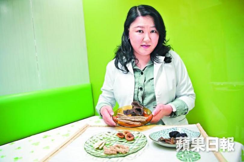 中醫師許懿清提醒吃人參時應避免飲酒及咖啡。朱家駿攝 中醫師許懿清提醒吃人參時應避免飲酒及咖啡。朱家駿攝