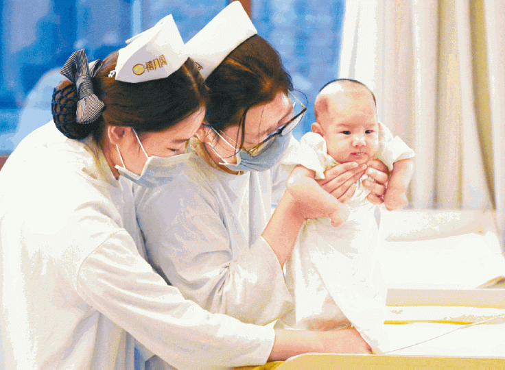 內地近兩年新生嬰兒數目持續下降,形勢嚴峻。資料圖片 內地近兩年新生嬰兒數目持續下降,形勢嚴峻。資料圖片