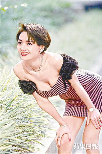 葉子楣於80、90年代憑傲人的身材紅遍港台。資料圖片與呂錫照拍拖26年,葉子楣始終沒有與男友註冊結婚。呂錫照與前妻所生的兒子呂浩賢證實父親逝世的消息。葉子楣息影後鮮有在公開場合亮相。資料圖片 葉子楣於80、90年代憑傲人的身材紅遍港台。資料圖片與呂錫照拍拖26年,葉子楣始終沒有與男友註冊結婚。呂錫照與前妻所生的兒子呂浩賢證實父親逝世的消息。葉子楣息影後鮮有在公開場合亮相。資料圖片