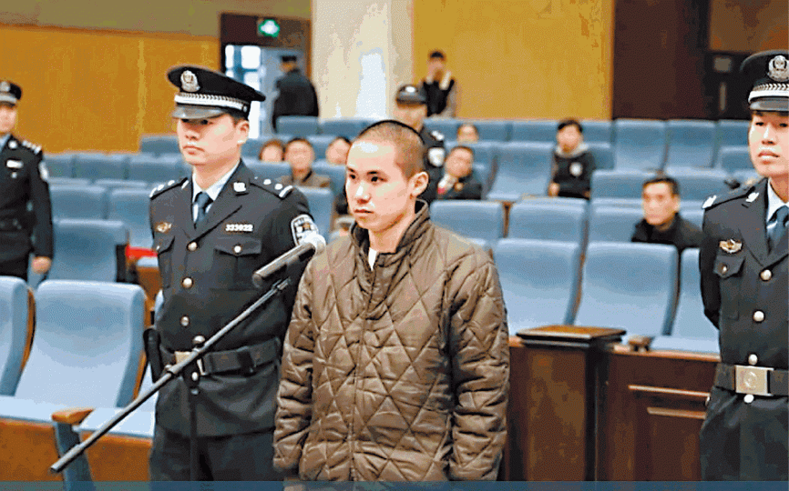 姦殺滴滴順風車女乘客的鍾元昨被判死刑。乘搭滴滴順風車遇害的趙姓少女。鍾元駕駛的犯案車輛。 姦殺滴滴順風車女乘客的鍾元昨被判死刑。乘搭滴滴順風車遇害的趙姓少女。鍾元駕駛的犯案車輛。
