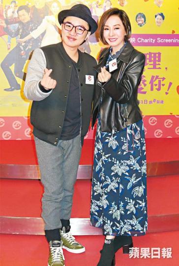 王祖藍大讚毛舜筠歌精舞勁,笑說「去邊度搵?」洪天明被父親催追個女,自言不想太太辛苦,過多一、兩年再諗。 王祖藍大讚毛舜筠歌精舞勁,笑說「去邊度搵?」洪天明被父親催追個女,自言不想太太辛苦,過多一、兩年再諗。