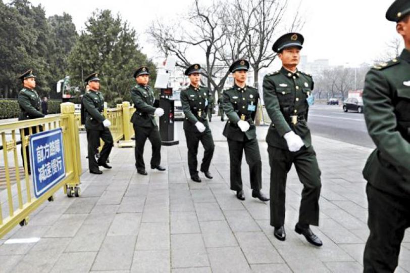 在中共嚴密管治下，網民進諫也被捕。