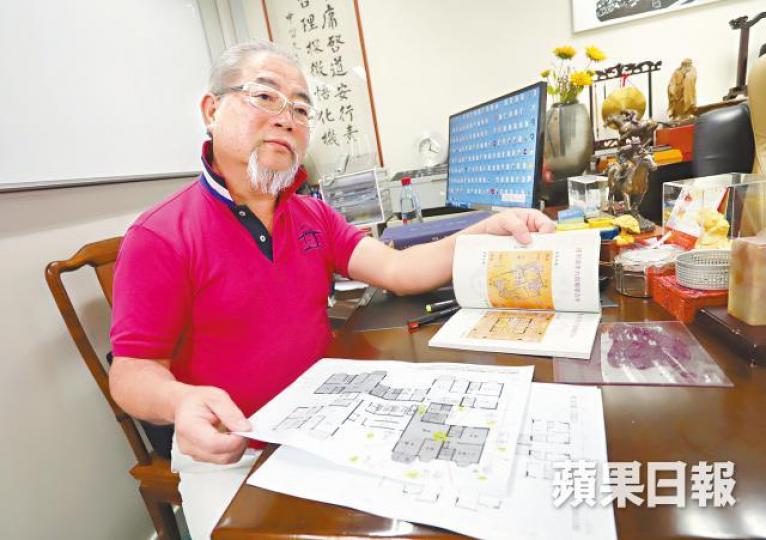 余中哲建議準備置業的年輕人,可以考慮北面見水的樓盤。譚德潤攝 余中哲建議準備置業的年輕人,可以考慮北面見水的樓盤。譚德潤攝