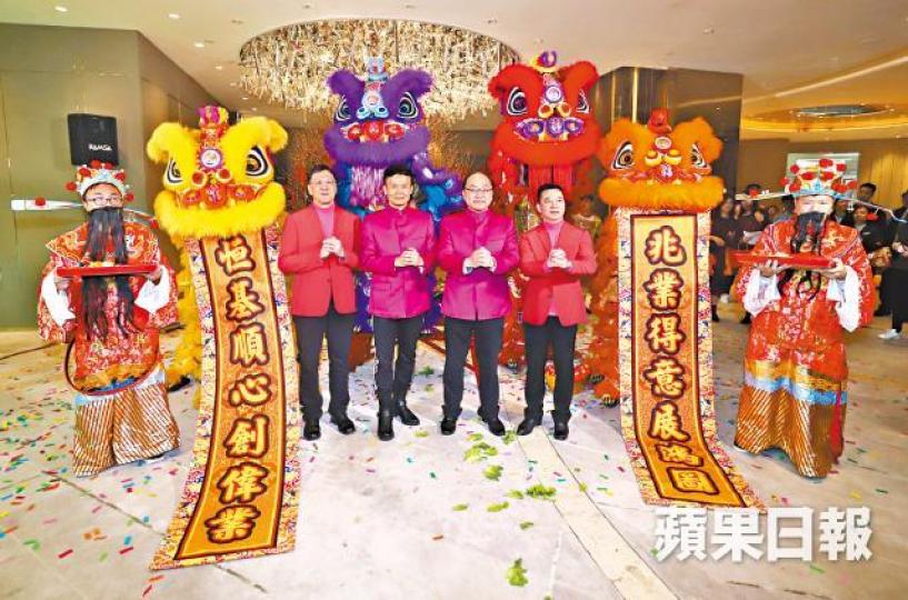 恒地昨舉行新春團拜,推出樓盤優惠。譚德潤攝 恒地昨舉行新春團拜,推出樓盤優惠。譚德潤攝