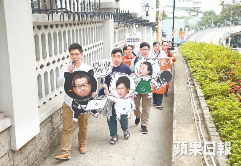 【促痛改前非】工黨希望特區政府新一年在施政上痛改前非。張柏基攝【勿剝削長者】民協要求政府回復原有的長者綜援申領資格。何穎賢攝【籲善用儲備】民建聯促特區政府善用儲備，推出更多利民紓困措施。【要彰顯公義】工聯會籲陳茂波制訂預算案時要「彰顯公義」。