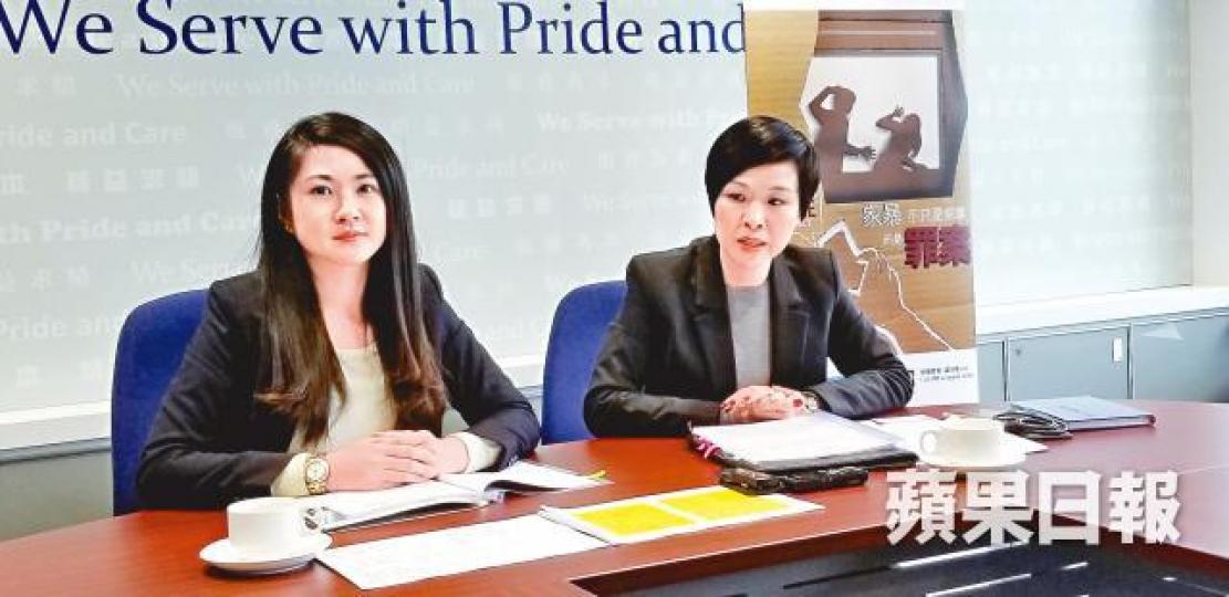 高級督察譚亦媛（左）指去年侵害兒童人身罪行比前年上升18.4%；旁為警司吳翠婷。