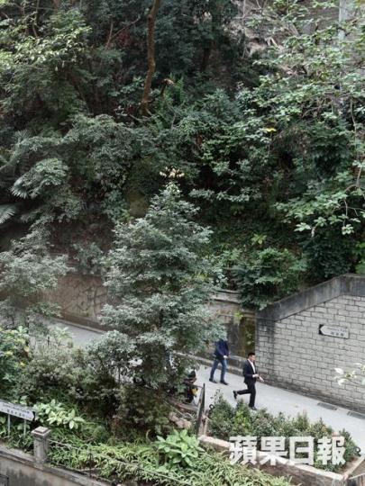 「長遠防治山泥傾瀉計劃」工程合約由土木署批出，承建商需為指定的斜坡進行岩土調查、安全風險分析、加固措施及設計建議及進行改善工程。