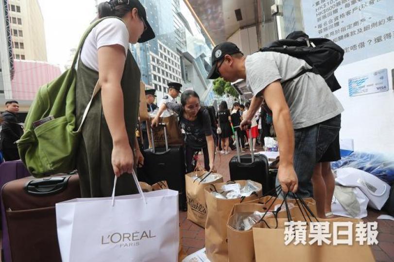 內地旅客人數升,但平均消費跌。 內地旅客人數升,但平均消費跌。