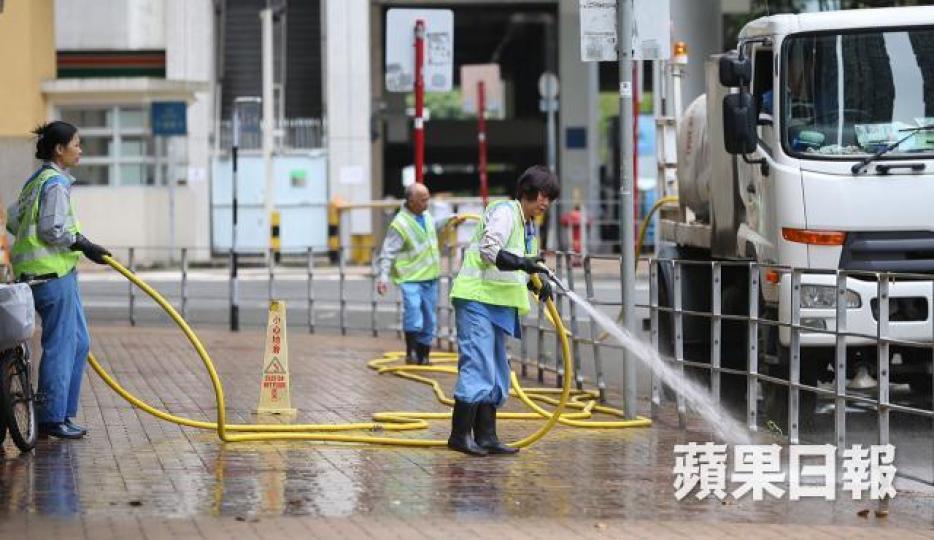 有食物環境衞生署主要外判清潔商申請上市。資料圖片