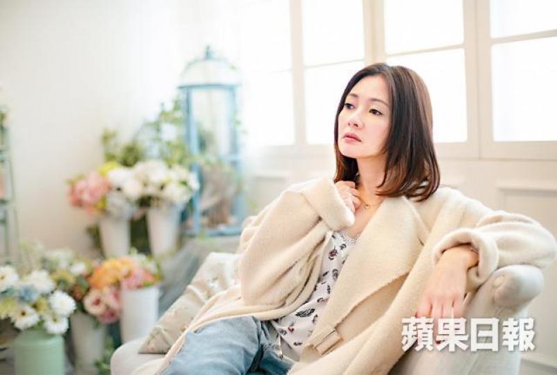 50歲後再經歷失戀的珍妹,食過兩年情緒藥,重新振作後,才看清昔日的一塌糊塗。《壹週刊》圖片潘源良去年9月在加拿大閃娶Rita,令珍妹頓悟。資料圖片珍妹與潘源良愛恨糾纏30年,2016年終於緣盡。資料圖片珍妹與許愿(小圖)1996年結婚,翌年誕下女兒許倚榕,可惜在2000年離婚收場。資料圖片珍妹年輕時身形弗爆,是不少男士心中的女神。資料圖片走過崎嶇情路,珍妹仍然相信真愛,對將來充滿希望。《壹週刊》圖片 50歲後再經歷失戀的珍妹,食過兩年情緒藥,重新振作後,才看清昔日的一塌糊塗。《壹週刊》圖片潘源良去年9月在加拿大閃娶Rita,令珍妹頓悟。資料圖片珍妹與潘源良愛恨糾纏30年,2016年終於緣盡。資料圖片珍妹與許愿(小圖)1996年結婚,翌年誕下女兒許倚榕,可惜在2000年離婚收場。資料圖片珍妹年輕時身形弗爆,是不少男士心中的女神。資料圖片走過崎嶇情路,珍妹仍然相信真愛,對將來充滿希望。《壹週刊》圖片