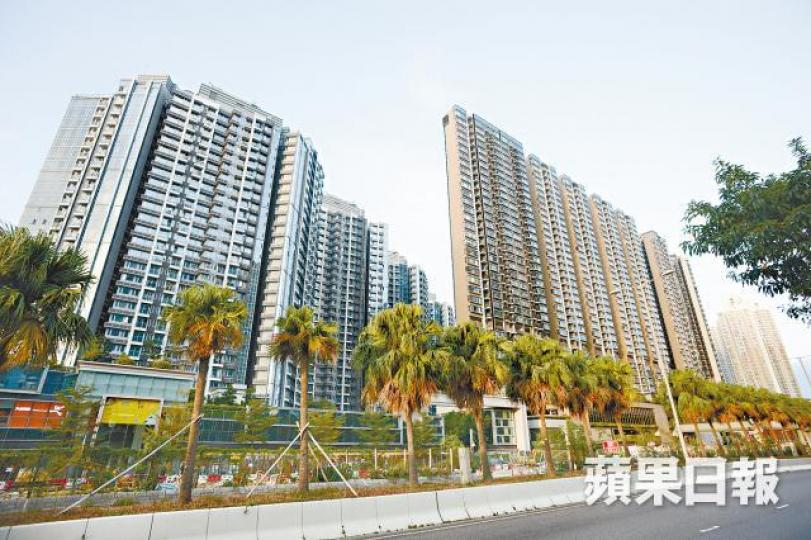 東環呎價由去年高位逾1.5萬跌至最近的1.3萬，業主賺價的情況大減。港珠澳大橋去年10月通車，雖帶旺人流但未能刺激樓價。