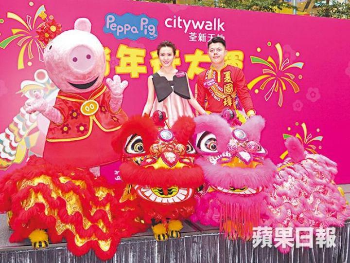 Ali新年買桃花,希望可以催旺人緣。 Ali新年買桃花,希望可以催旺人緣。