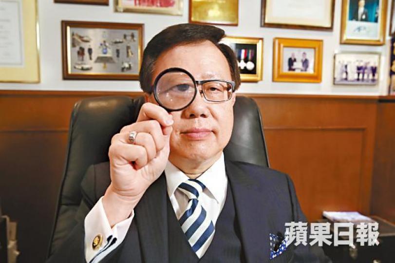 黎嘉恩(右二)1989年被廉署派往英國蘭開夏警隊接受高級駕駛訓練,高速飛車追捕的成績是244km/h。 黎嘉恩(右二)1989年被廉署派往英國蘭開夏警隊接受高級駕駛訓練,高速飛車追捕的成績是244km/h。