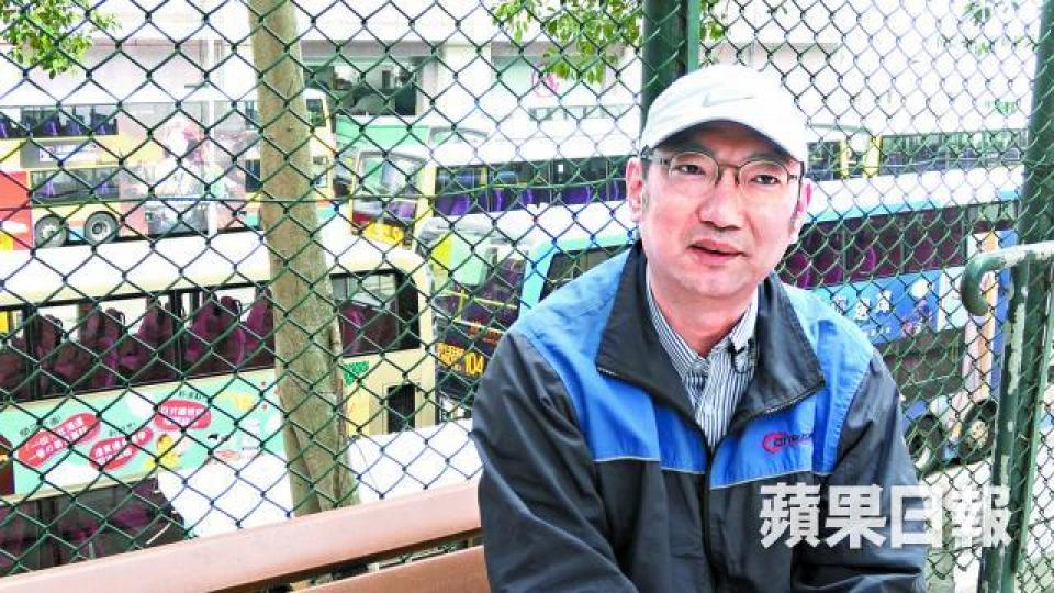 吳業昌入行24年,長工時始終不變。惡乘客不單會指罵車長,有時會阻礙行車。互聯網 吳業昌入行24年,長工時始終不變。惡乘客不單會指罵車長,有時會阻礙行車。互聯網