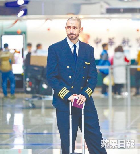 無參與罷工的華航機師等待登機執勤。 無參與罷工的華航機師等待登機執勤。