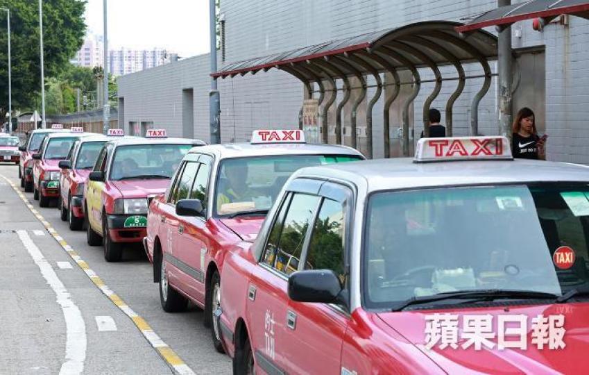 的士司機使用電子支付仍不多。 的士司機使用電子支付仍不多。