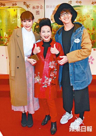 坤哥昨日遇上緋聞對象薛家燕及Aka(左),笑言已不再貪戀家燕姐。 坤哥昨日遇上緋聞對象薛家燕及Aka(左),笑言已不再貪戀家燕姐。