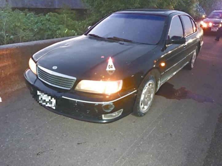死者落車被撞死,路上滿佈血迹。台灣《蘋果日報》 死者落車被撞死,路上滿佈血迹。台灣《蘋果日報》
