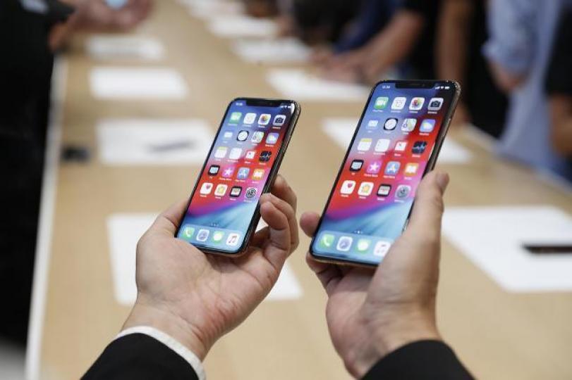 iPhone新機設計及功能被指欠新意。資料圖片 iPhone新機設計及功能被指欠新意。資料圖片