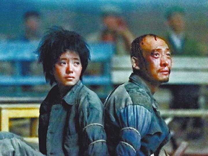 張藝謀執導的新片《一秒鐘》,因技術原因宣佈退出柏林影展。劇照張藝謀 張藝謀執導的新片《一秒鐘》,因技術原因宣佈退出柏林影展。劇照張藝謀
