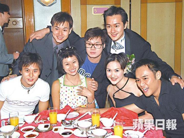 蓋世寶(前排左二)否認當年用刀仔拮舊愛鄧健泓(前排左一)。資料圖片 蓋世寶(前排左二)否認當年用刀仔拮舊愛鄧健泓(前排左一)。資料圖片