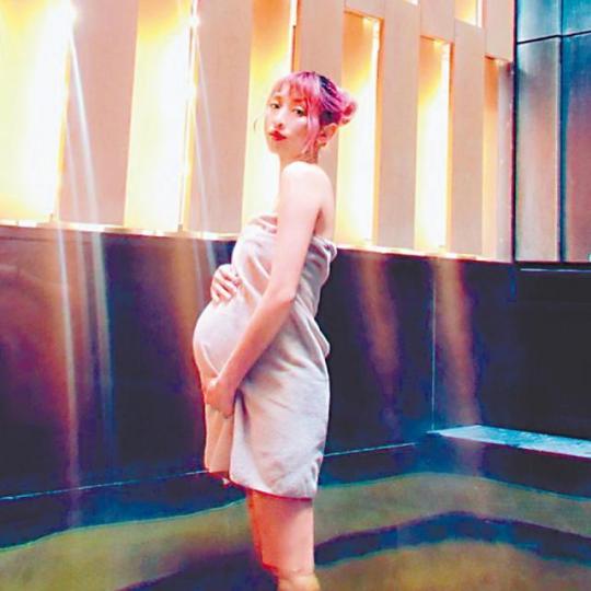 阮民安老婆陀B已8個月,早前去日本工作順便影寫真。互聯網圖片阮民安話自己鍾意仔,所以唔打算再追個女。互聯網圖片 阮民安老婆陀B已8個月,早前去日本工作順便影寫真。互聯網圖片阮民安話自己鍾意仔,所以唔打算再追個女。互聯網圖片