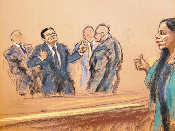 宣判後古斯曼被押走前,跟妻子科羅內爾豎起拇指互相打氣。路透社古斯曼妻子科羅內爾(中)離開法院。路透社 宣判後古斯曼被押走前,跟妻子科羅內爾豎起拇指互相打氣。路透社古斯曼妻子科羅內爾(中)離開法院。路透社