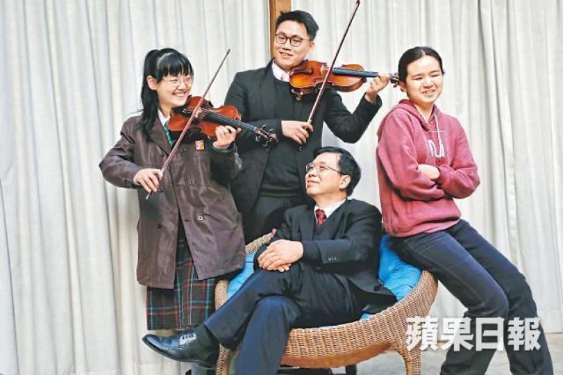 劉欣樺（左）自小患自閉症和專注力不足，學習小提琴令她重新找到自己，向音樂之路進發；下為青年愛樂樂團創辦人林啟暉。