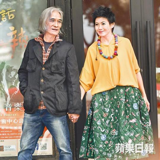 潘源良表示和太太Rita好夾、好難得。潘源良前日在綵排中度過婚後首個情人節。Rita眼中的潘源良是個很浪漫的老公。潘源良去年在多倫多和Rita舉行婚禮。資料圖片李麗珍早前受訪表示曾等待和潘源良復合,沒想到最終新娘不是她。《壹週刊》圖片 潘源良表示和太太Rita好夾、好難得。潘源良前日在綵排中度過婚後首個情人節。Rita眼中的潘源良是個很浪漫的老公。潘源良去年在多倫多和Rita舉行婚禮。資料圖片李麗珍早前受訪表示曾等待和潘源良復合,沒想到最終新娘不是她。《壹週刊》圖片