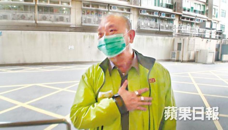 黃姓車長指左胸痛及手指被玻璃碎片濺傷。圖為該金屬物。 黃姓車長指左胸痛及手指被玻璃碎片濺傷。圖為該金屬物。